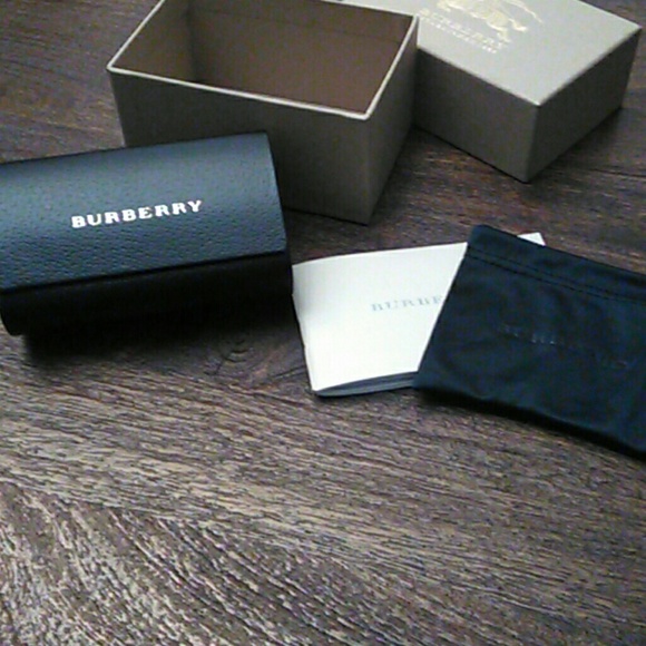 Sunglasses - Picture 2 of 5